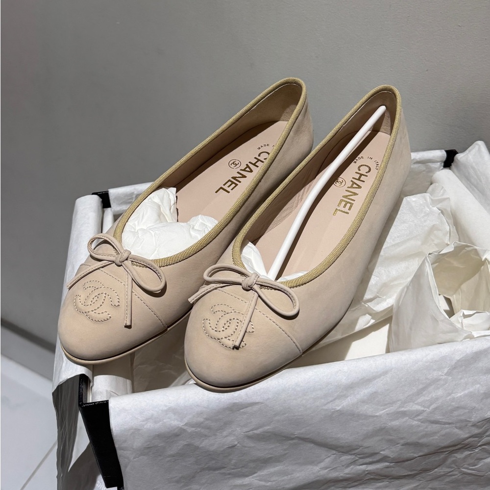 SOLD CHANEL 25P Beige Suede Ballet Flats | NIB | Size 36.5 - Picture 5 of 12
